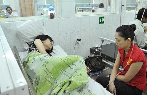 Sau khi nghe những lời tâm sự của người cũ, Thụy Anh sốc đến nỗi phải nhập viện truyền nước biển. Trong một bài phỏng vấn, Thụy Anh kể lại, cô và Ngô Kiến Huy đến với nhau hoàn toàn tự nguyện chứ không như lời Ngô Kiến Huy nói. Thụy Anh còn khẳng định, cô đã chủ động chám dứt mọi chuyện với Ngô Kiến Huy vì cảm thấy tình cảm không đi đến đâu, nhưng chính Huy lại chủ động nối lại mọi chuyện. 