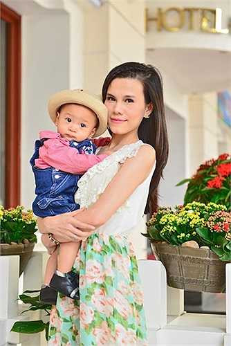 Sau scandal, cặp đôi đường ai nấy đi và hoàn toàn không có ý định làm hòa. Em gái ca sĩ Thanh Thảo chia sẻ: Từ lúc tôi sinh bé đến bây giờ, Huy chưa từng nhắn một cái tin nào hỏi thăm con trai chứ đừng nói gì đến gặp mặt hay chu cấp. Kể cả ông bà bên đó cũng xem như chưa từng có sự xuất hiện của cháu. Tôi thấy giống như lừa khán giả để chứng tỏ mình là người nhân đức vậy. Tôi thấy hành vi ấy khó coi lắm, nhưng vì để sau này bé lớn lên không đọc được những điều không hay về cha mẹ lời qua tiếng l