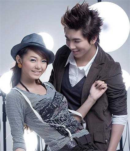 Để câu chuyện thêm phần 'kịch tính', nam ca sĩ kể thêm, anh và Minh Hẳng từng 'đi quá giới hạn tình yêu' trong dịp du lịch ở Đà Lạt vào dịp chuẩn bị sinh nhật lần thứ 17 của cô. Sau những chia sẻ của Tim, Minh Hằng cũng nhanh chóng đáp trả rằng bạn trai cũ cố tình khơi lại câu chuyện xưa chỉ để chơi xấu cô và PR tên tuổi cho mình. 