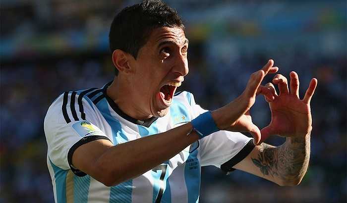 Di Maria ăn mừng với hình trái tim. Bàn thắng đầu tiên của anh tại World Cup 2014.