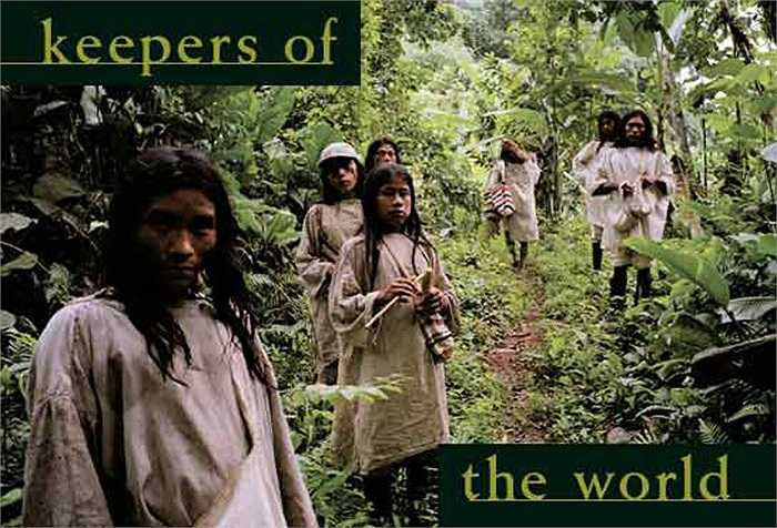 Thanh niên của tộc người Kogi muốn được xem là trưởng thành, hoàn thiện, có năng lực, thì họ phải trải qua 9 năm tu tập. Họ ngồi quay mặt vào vách đá để khám phá bản thân và suy ngẫm sự liên kết, giao thoa, hợp nhất giữa trời đất, con người và thiên nhiên.