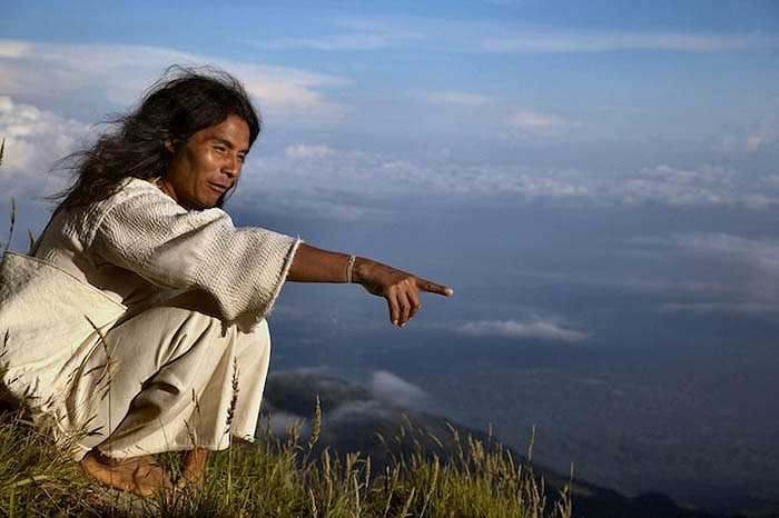 Trong khi nhiệm vụ của người cao tuổi nhất trong làng là truyền cho thế hệ trẻ những kinh nghiệm, sự hiểu biết về những điều được gọi là bí mật của vũ trụ. Họ cũng được giảng giải kỹ lưỡng về tâm thức của chính họ. 