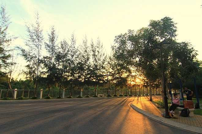 Cảnh quan khuôn viên, lối đi quanh ký túc xá.