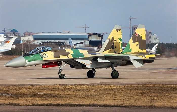 Su-35 là tiêm kích siêu cơ động của Nga, do Viện thiết kế Sukhoi phát triển và là biến thể hiện đại hóa sâu của mẫu Т-10S