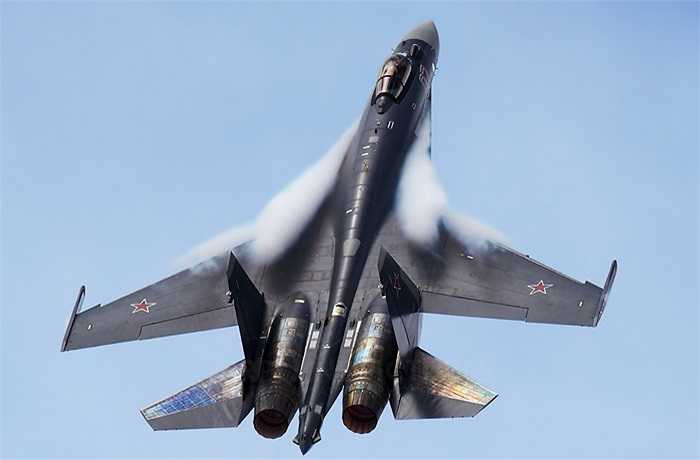 Su-35 phá vỡ tường âm thanh khi tăng tốc vượt tốc độ âm thanh
