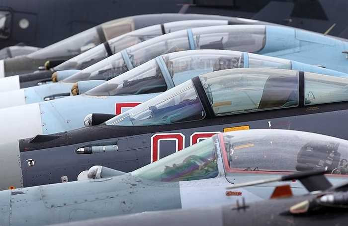 Hiện nay Su-35 được nói đến thực ra là Su-35С, là phiên bản cải tiến sâu sắc của máy bay chiến đấu Su-27, vì vậy phương Tây gọi là Super Flanker Su-35BM