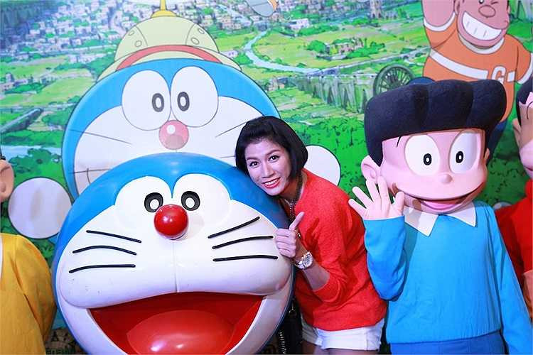 Bên cạnh hoạt động trên sàn catwalk, Trang Trần tích cực mở rộng chuỗi cửa hàng bún đậu trong Sài Gòn.