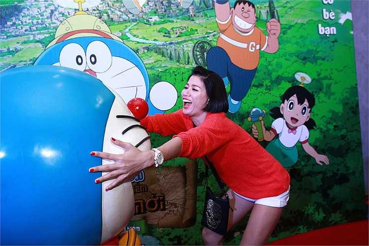 Lễ ra mắt phim còn có sự xuất hiện của Bảo Trâm Idol, Thúy Hằng, Dương Hoàng Yến.