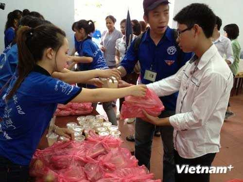  » Dinh dưỡng cho sỹ tử đi thi » Sáng nay, hơn 600.000 thí sinh làm thủ tục dự thi đại học » Thứ trưởng GD-ĐT: ‘Các em đừng nghĩ tới gian lận thi cử’