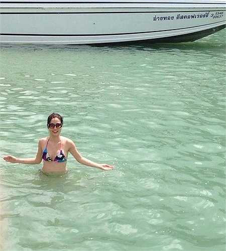 Ngay cả trên trang cá nhân, cô cũng hiếm khi post hình trong trang phục hai mảnh.