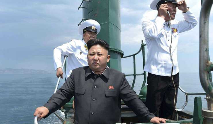 Kim Jong-un tổ chức thi bơi cho quan chức hải quân