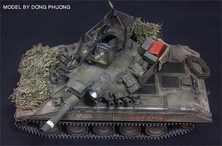 Mô hình xe tăng hạng nhẹ phóng tên lửa M551 Sheridan mà Mỹ sử dụng ở chiến trường Việt Nam.