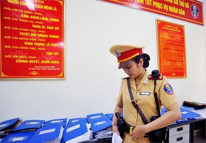 Kể từ khi có lệnh tăng cường nữ cảnh sát làm nhiệm vụ tại các ngã tư lớn của thành phố, cô là một trong nhiều nữ chiến sĩ ở các đơn vị hăng hái nhận công việc này. Vào 6h45 hoặc 16h45 hàng ngày, tùy theo ca trực, Giang lại có mặt ở đội chuẩn bị chỉnh đốn quân trang lên đường.