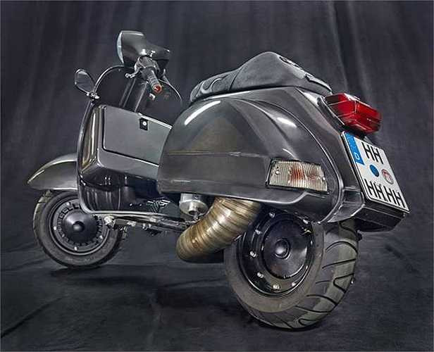 PX 235 Racer với vỏ động cơ cắt CNC và ống xả tự chế bằng thép không gỉ.