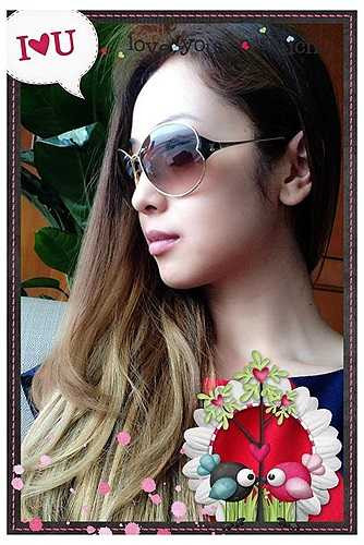 Bà mẹ hai con khoe vẻ xinh đẹp.