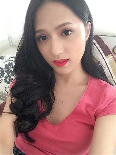 Hương Giang chuyển giới ngày càng xinh đẹp.