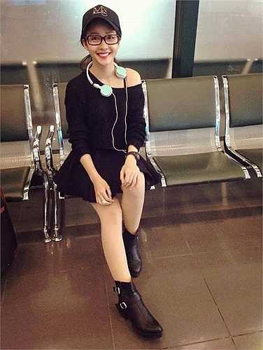 Khả Ngân nhí nhảnh và rạng rỡ.