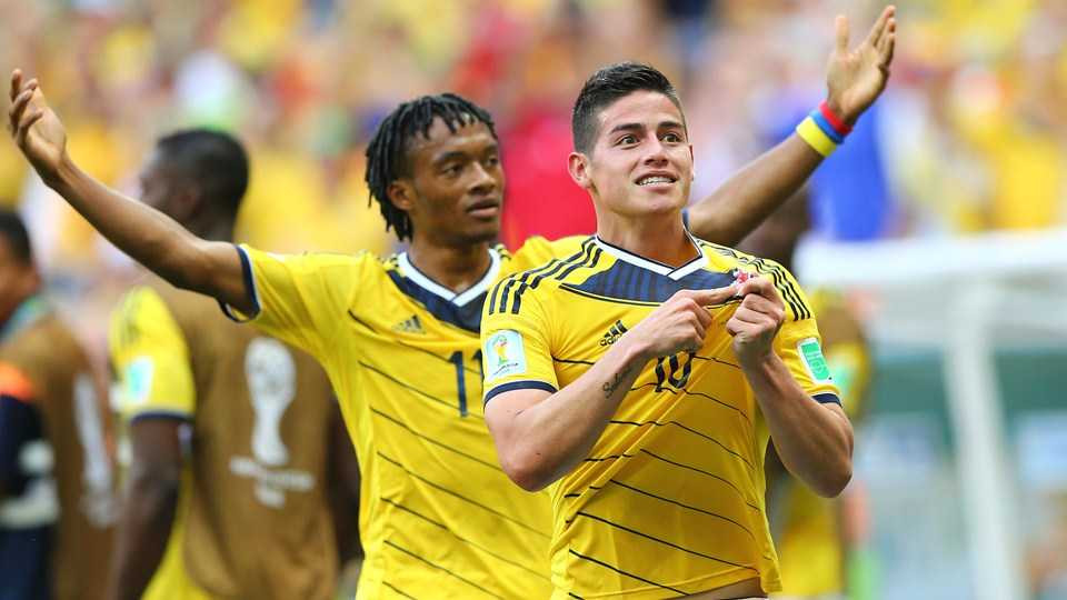 James Rodriguez và Juan Cuadrado (đứng sau) là 'cặp đôi hoàn hảo' của Colombia