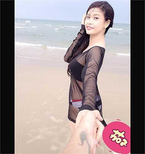 Trương Quỳnh Anh gợi nhớ đến trào lưu chụp ảnh 'theo em đi khắp thế gian'.