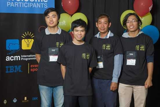 Đội tuyển 3 sinh viên trường ĐH FPT trước giờ thi đấu.