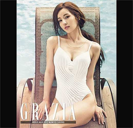 Ở showbiz Hàn, nữ diễn viên Nam Gyu Ri bất ngờ tung ảnh bikini chụp cho tạp chí Grazia.
