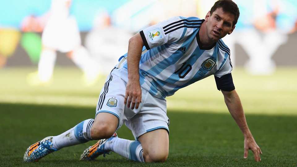 Messi đang trên con đường soán ngôi Diego Maradona