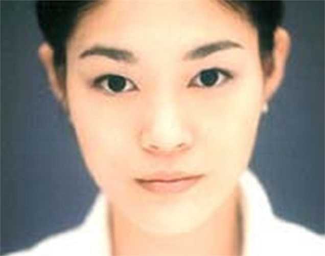 Lee Seo-Hyun từng tốt nghiệp trường nghệ thuật Seoul trước khi nhận bằng về thiết kế tại New York. 40 tuổi, đã kết hôn và có 4 người con, Lee Seo-Hyun là Phó chủ tịch của Cheil, một công ty thuộc Samsung, chuyên phân phối hàng xa xỉ.