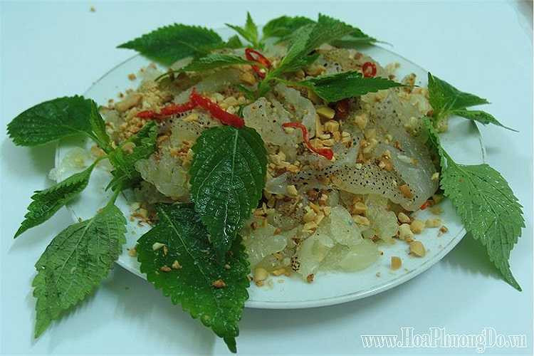 7. Sứa biển là món ăn được người dân sử dụng để chế biến một số món hợp với ngày hè như: gỏi, nộm sứa, lẩu, canh, bún sứa...Tuy nhiên Cục An toàn thực phẩm khuyến cáo không nên sử dụng sứa biển tươi chưa qua chế biến hoặc chế biến không đúng cách vì sứa biển tươi dễ gây ngộ độc nguy hại đến tính mạng.