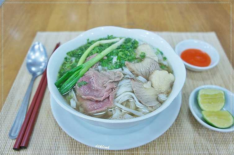 Ngoài ra cũng phải kể đến sán lá gán lớn, ký sinh ở động vật ăn cỏ như trâu, bò, dê, cừu... và gây bệnh ở người. Tỷ lệ trâu, bò nhiễm sán lá gan lớn từ 31 đến 98%.