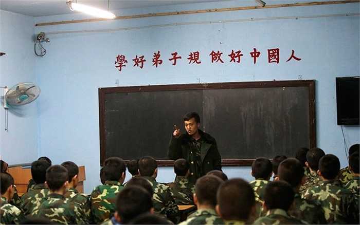 Giáo viên của các em thường là cựu quân nhân