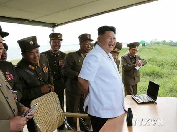Kim Jong-un chỉ huy tập trận đổ bộ đảo