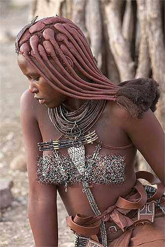 Ngoài việc làm đẹp, bảo vệ cơ thể khỏi ánh nắng gay gắt, thì màu đỏ của hợp chất này còn tượng trưng cho cuộc sống và sự no đủ. 