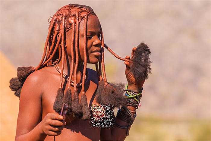 Phụ nữ bộ lạc này có thân hình rất đẹp. Phụ nữ bộ lạc Himba được cho là đẹp nhất của lục địa đen. 