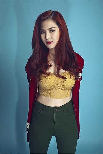 'Những bức ảnh trên báo của tôi hầu hết được chỉnh sửa qua photoshop nên gương mặt tôi nhìn thon gọn, chứ ai gặp tôi ở ngoài đời cũng nhận ra, phần xương hàm của tôi khá lớn.'