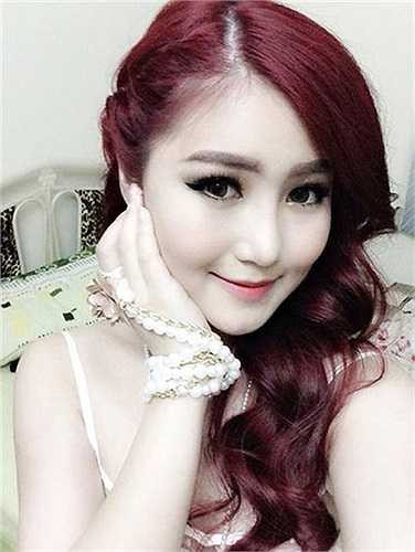 Nói về điều này, quán quân The Voice giải thích: 'Tôi không cho đó là ghê gớm mà là sự thẳng thắn của mình. Tôi chưa bao giờ nói dối những chuyện gây ảnh hưởng đến người khác.'