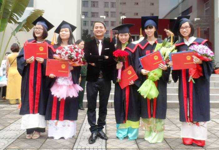 Nhạc sỹ, ca sỹ, giảng viên Minh Hòa