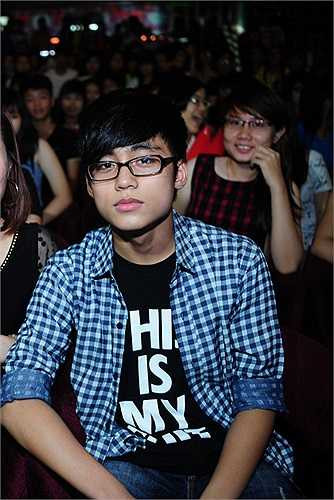 Đáng chú ý, Sơn Tùng còn có cậu em trai cũng đẹp không kém anh của mình