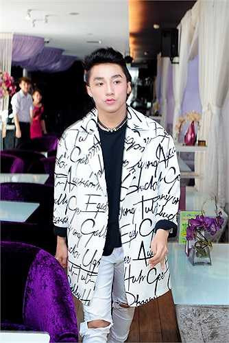 Sơn Tùng phong cách với thời trang Hàn Quốc