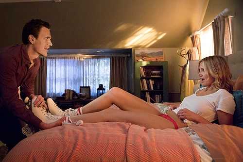 Mới đây nhất là cảnh nóng của Cameron Diaz trong bộ phim hài Sex Tape (Cuộn Băng Sex) dự kiến ra mắt ngày 18/7 tới. Chia sẻ về lần đầu tiên khỏa thân trọn vẹn này, người đẹp 42 tuổi khẳng định mình 'có chút sợ hãi'. Tuy nhiên, Cameron Diaz cho biết, việc khỏa thân hoàn toàn trong Sex Tape hoàn toàn 'chỉ là một phần của vai diễn'. Bởi bạn diễn Jason Segel, người đóng vai bạn tình của Cameron Diaz trong phim cũng phải nude giống cô.