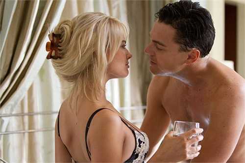 Leonardo DiCaprio: Mới đây nhất, chàng Jack của Titanic không cần diễn viên đóng thế nào và khoe trọn vẹn cơ thể trong phim Sói Phố Wall năm 2003. Dù đã khỏa thân và táo bạo đóng rất nhiều cảnh gai góc khác nhưng đáng tiếc chàng Leo vẫn trượt Oscar vừa rồi. Trước đó, nam diễn viên từng không mặc gì trong phim The Aviator 2004 và The Basketball Diaries 1995.