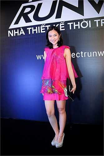 Helly Tống hút mọi ánh nhìn bởi gương mặt xinh đẹp và trang phục thanh lịch, tinh tế.