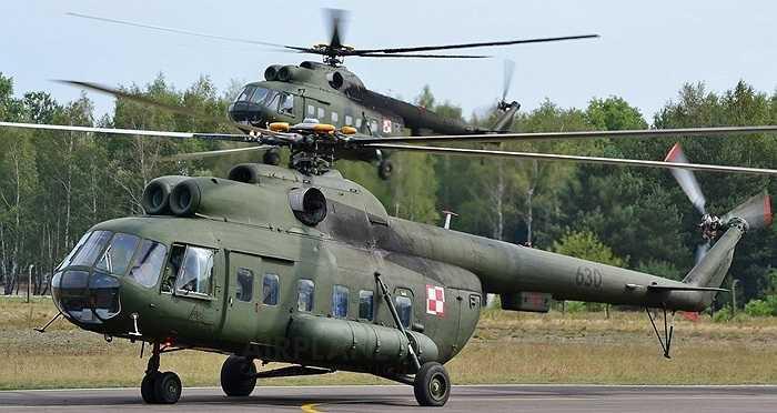 Các vũ khí cá nhân của phi đội bay có súng trường tấn công AK-74 U và 2 súng máy di động PKT với cỡ đạn 7.62mm