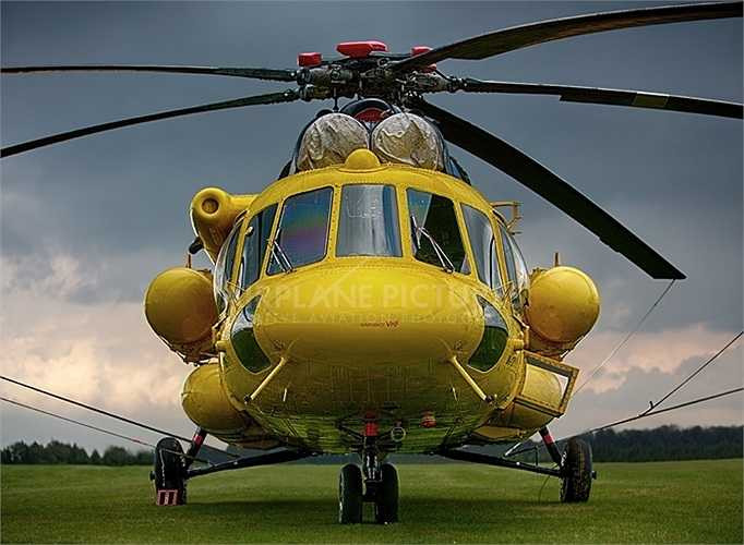 Khoảng 7h45 phút sáng 7/7, một chiếc máy bay trực thăng đã rơi ở khu vực Hòa Lạc, Hà Nội khi đang huấn luyện bay làm 16 chiến sĩ tử vong, 5 người khác bị thương