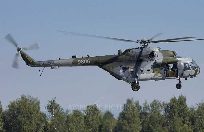 Một nhân chứng khác cho biết: Sau một tiếng nổ lớn như bom thì chiếc máy bay tiếp tục phát ra những tiếng nổ nhỏ khác giống như lựu đạn nổ. 