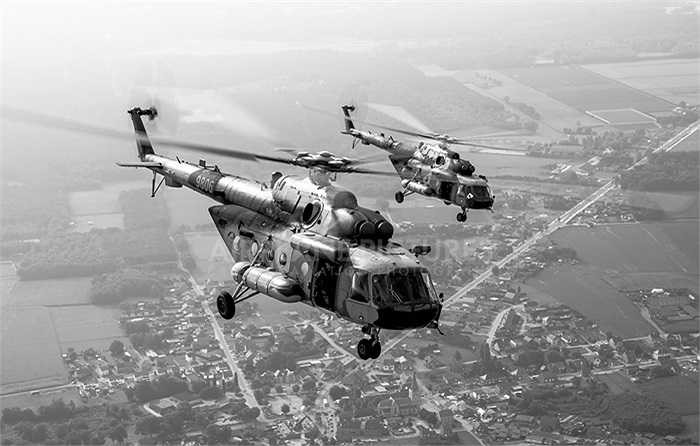 Cũng theo các nhân chứng thì trước khi lao xuống đất, có thể phi công đã cố gắng điều khiển máy bay tránh hệ thống dây điện và nhà dân