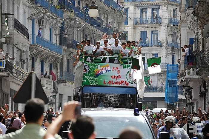 Thất bại kém may mắn trước tuyển Đức, tuyển Algeria đành ngậm ngùi chia tay World Cup 2014. Tuy nhiên, nỗ lực của các cầu thủ Algeria đã làm người hâm mộ ở quốc gia châu Phi này hết sức tự hào