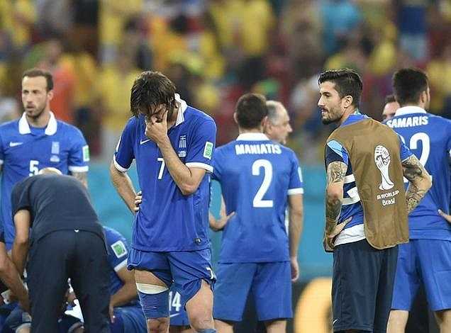 Dù thất bại trên chấm penalty trước Costa Rica ở vòng 1/16, nhưng những gì mà các cầu thủ Hy Lạp thể hiện, nhất là khi họ từ chối nhận tiền thưởng để san sẻ tình hình kinh tế khó khăn của đất nước thực sự đã khiến người hâm mộ nức lòng. 