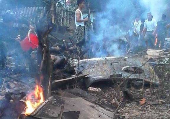 Tin mới nhất vụ máy bay rơi: Hơn 10 người chết, 6 bị thương