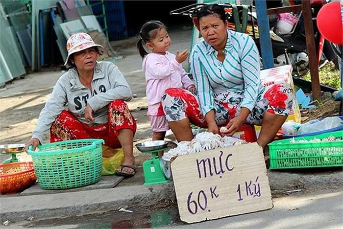 Mực ống cũng chỉ có giá 60.000 đồng/kg.