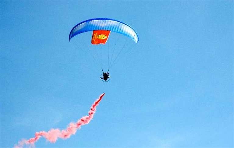 Anh truyền lửa cho những người yêu thích bầu trời